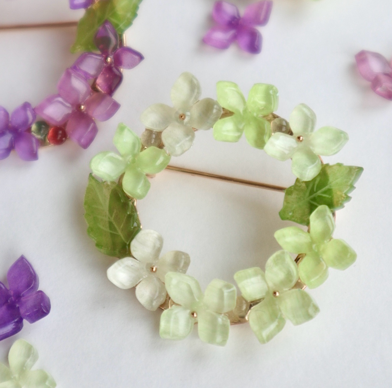 サークルブローチ•雨上がりのアナベル