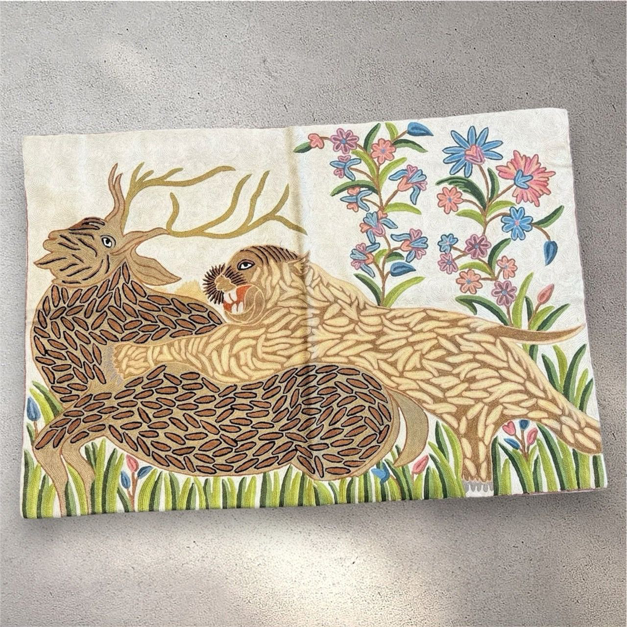 タペストリー 壁掛け シルク刺繍 手刺繍 虎 鹿 花 ハンドメイド ラグ  ハンドメイド 一点もの 動物モチーフ