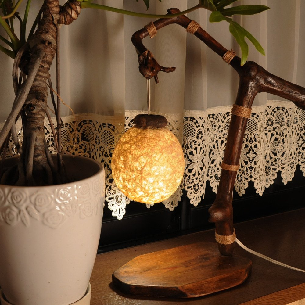 流木のテーブルランプ１０4００５