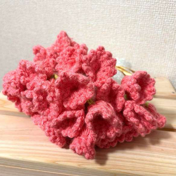 ぷっくりかわいいお花畑ブランケット　手編み　マルチカバー ぷっくり。お花のモチーフ編み マルチカバー 手編み グラニー