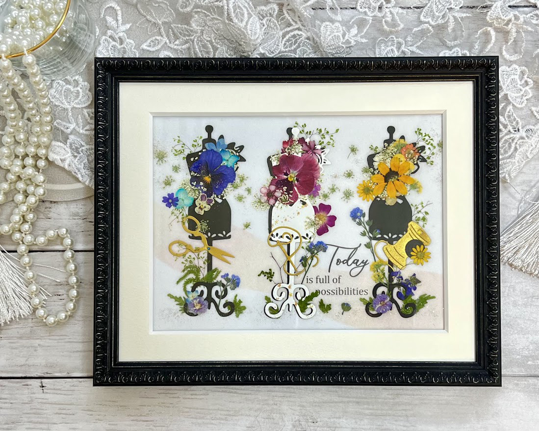 ３つのお花トルソーがおしゃれな　押し花アート額