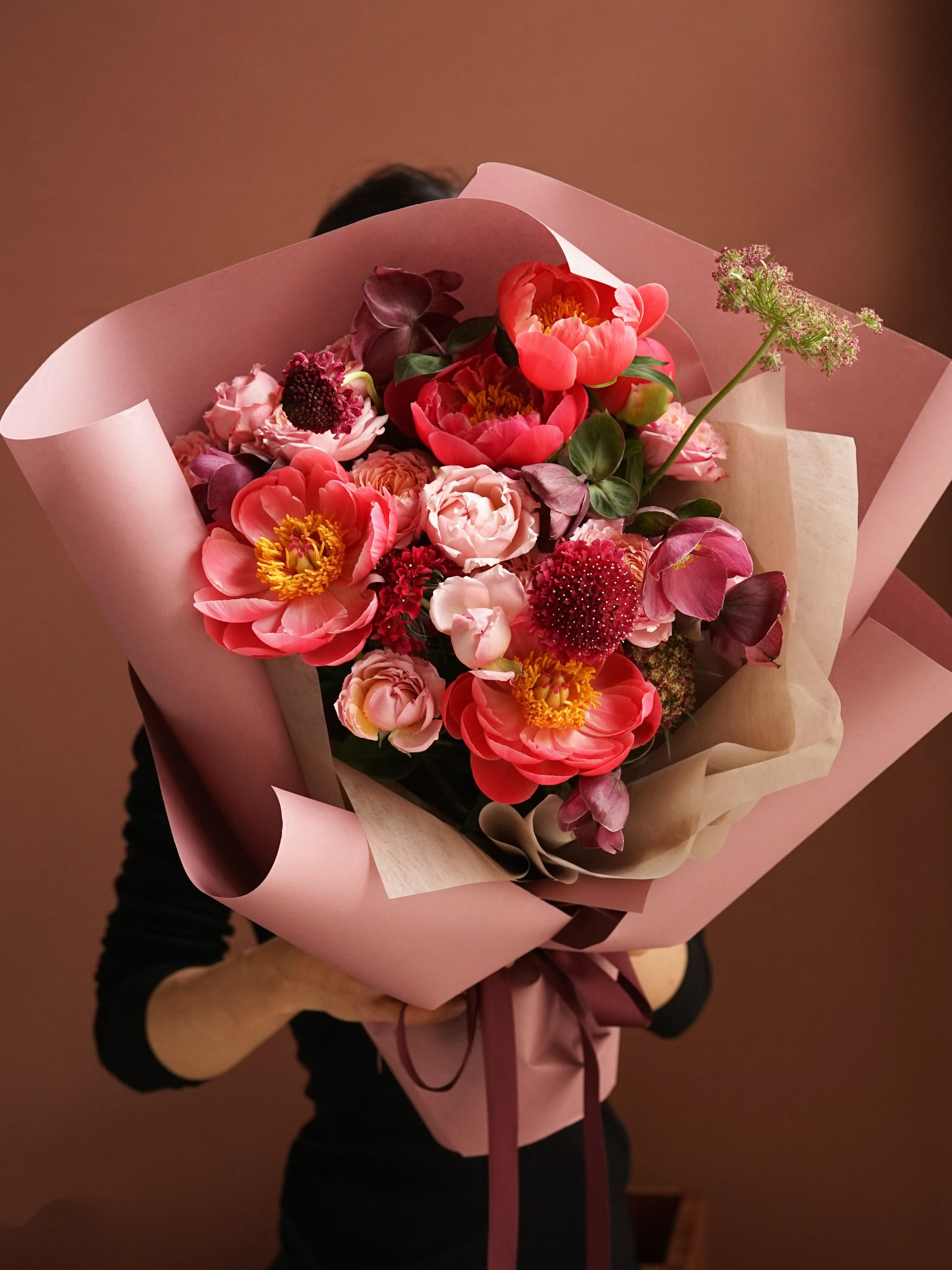 【母の日限定】優雅なピオニーとダリアの花束～感謝を込めた鮮やかピンクアレンジ