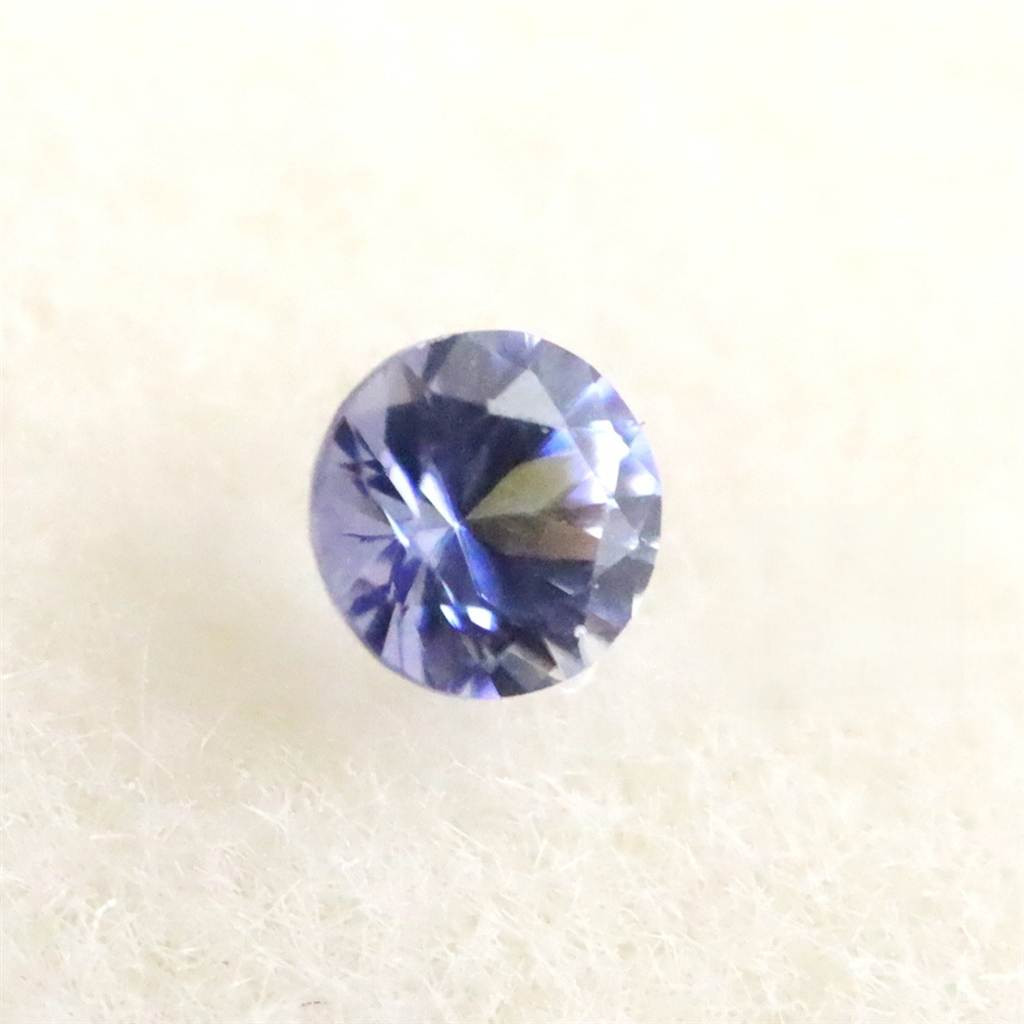 ベニトアイト 2.2mmラウンドカット ルース type. D  0.05ct　（希少石） #42578