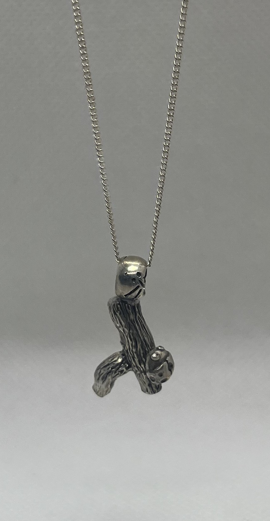 枝にとまってるてんとう虫ペンダント　其の壱