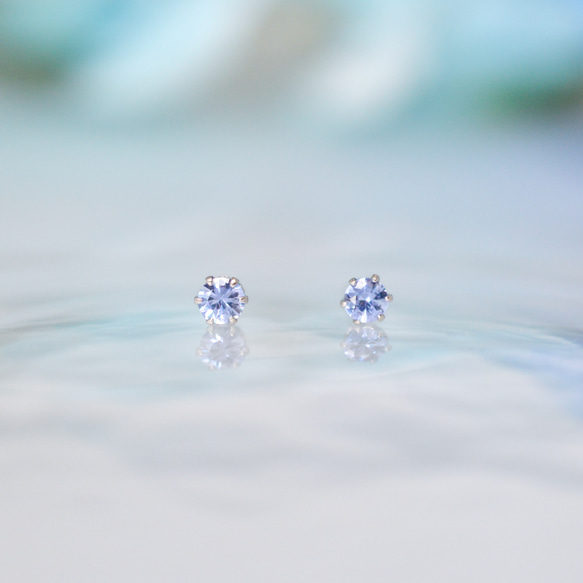 【小さなブルーサファイアの一粒スタッドピアス】青 / 3mm / 天然石 / つけっぱなしok 1枚目の画像