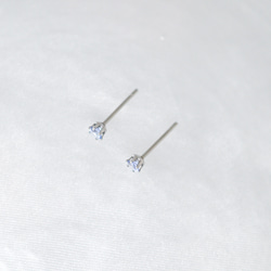 【小さなブルーサファイアの一粒スタッドピアス】青 / 3mm / 天然石 / つけっぱなしok 3枚目の画像