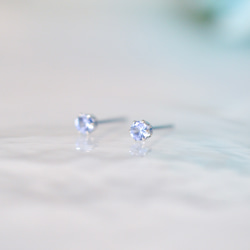 【小さなブルーサファイアの一粒スタッドピアス】青 / 3mm / 天然石 / つけっぱなしok 2枚目の画像