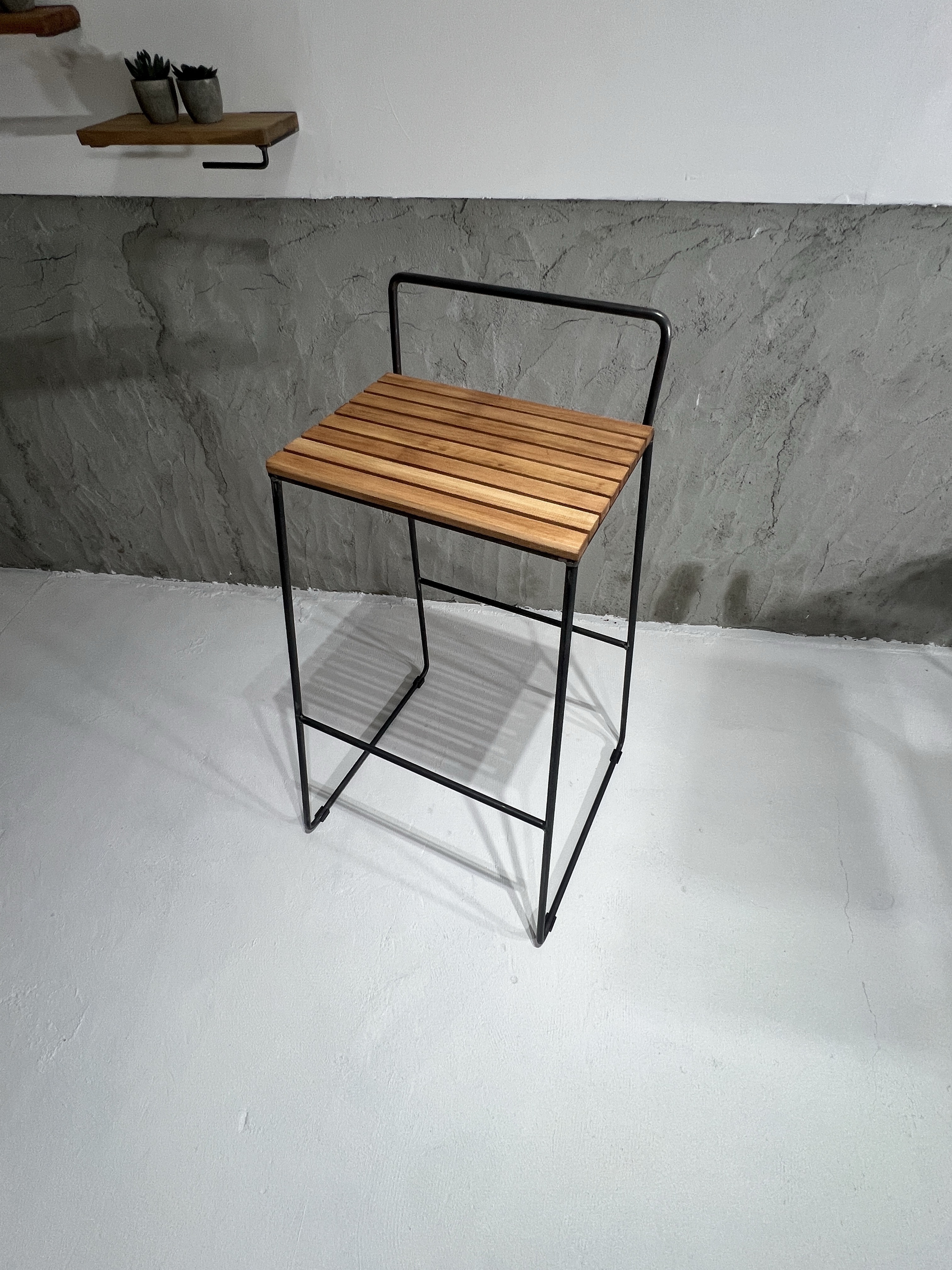 杉無垢材 × 細身アイアンのハイスツール｜バー・キッチンに｜背もたれ付きカウンターチェア|ハイスツール|送料無料