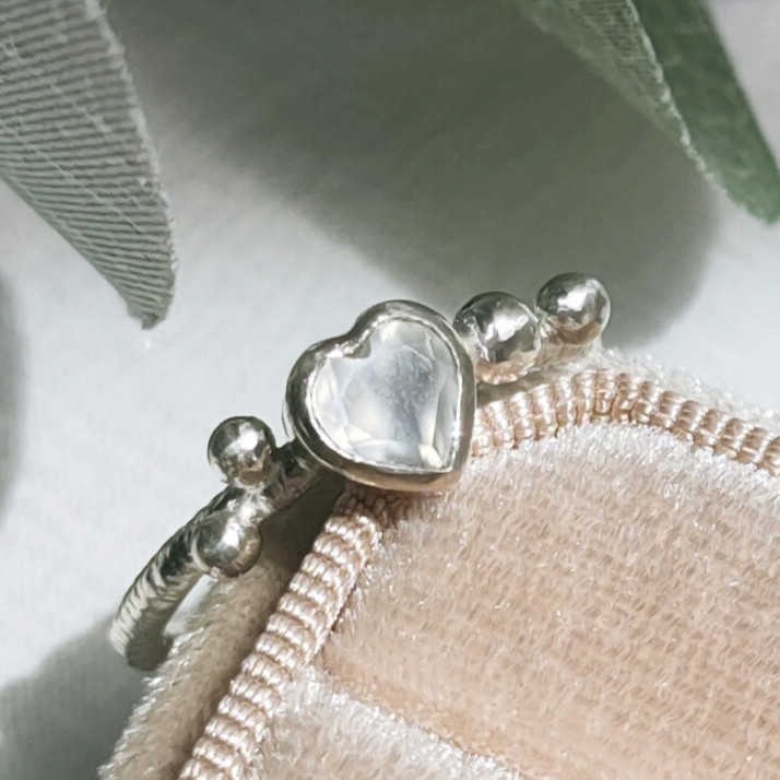 【一点物】13号 ハート シルバーリング ホワイトムーンライト SV925 シルバー925 石留め モダン 普段使い