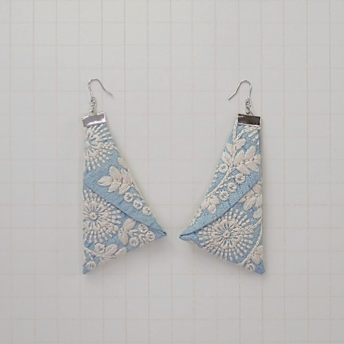 爽やかな春のスカイブルー｜インド刺繍リボンの大人ピアス・イヤリング