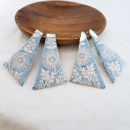爽やかな春のスカイブルー｜インド刺繍リボンの大人ピアス・イヤリング