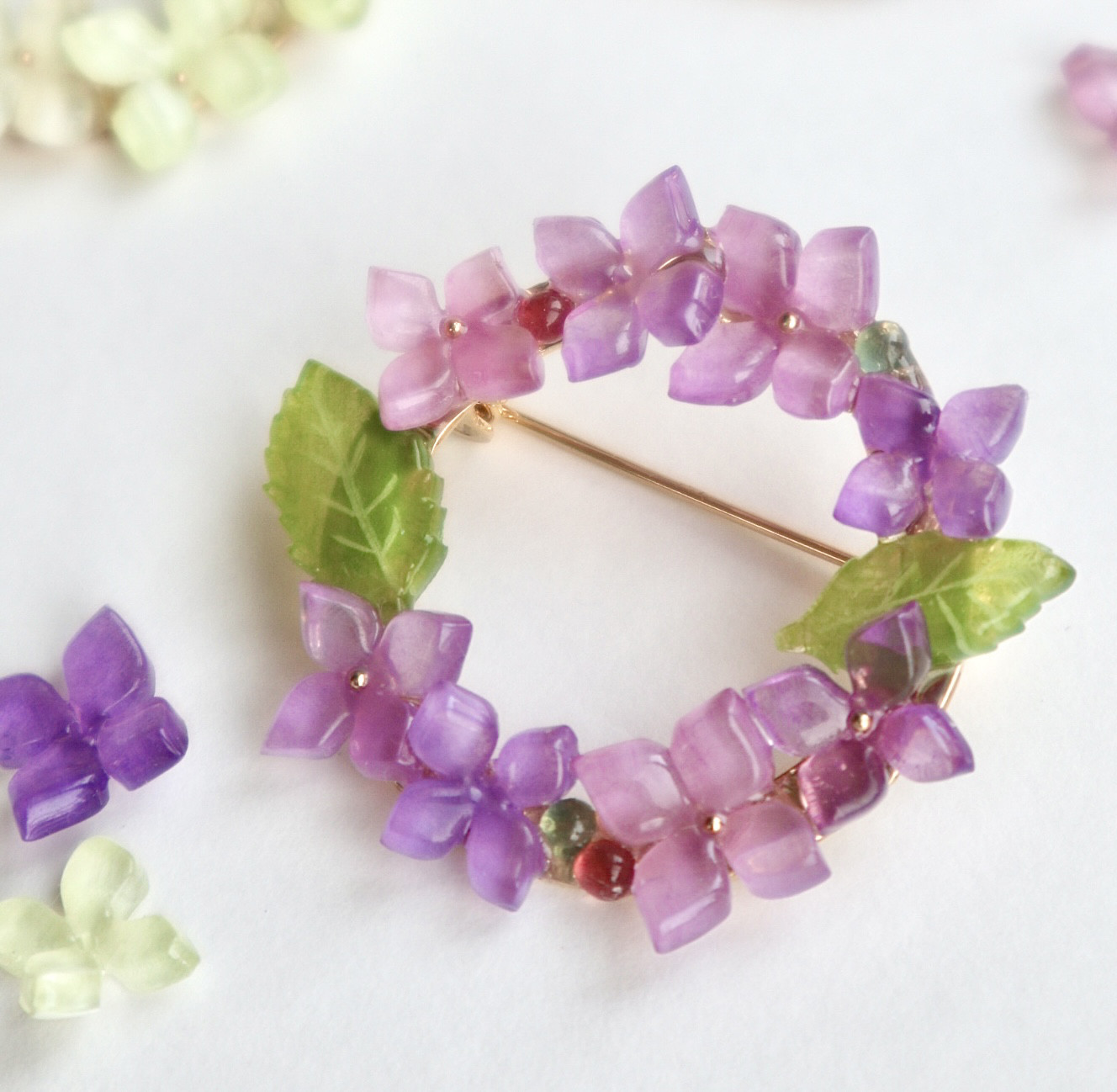 サークルブローチ•雨上がりの紫陽花