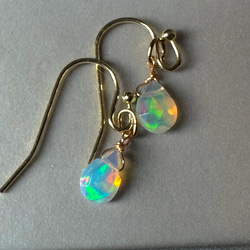 遊色しっかり　オパール　小粒カットあり雫　14kgf ピアス　イヤリング変更可能 3枚目の画像