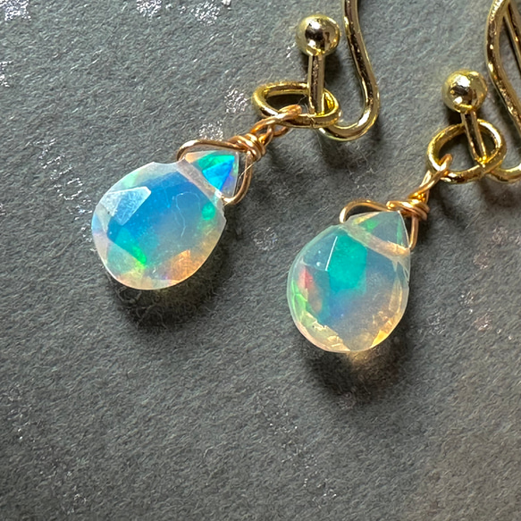 遊色しっかり　オパール　小粒カットあり雫　14kgf ピアス　イヤリング変更可能 5枚目の画像