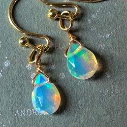 遊色しっかり　オパール　小粒カットあり雫　14kgf ピアス　イヤリング変更可能 2枚目の画像