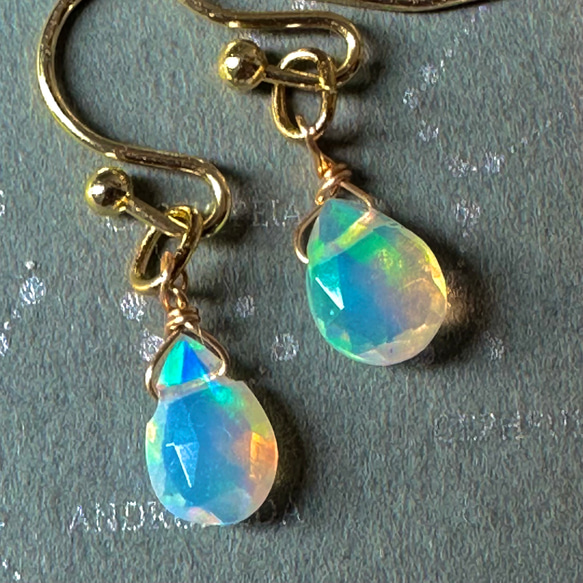 遊色しっかり　オパール　小粒カットあり雫　14kgf ピアス　イヤリング変更可能 2枚目の画像