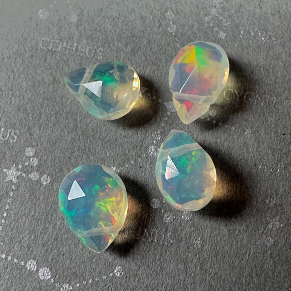 遊色しっかり　オパール　小粒カットあり雫　14kgf ピアス　イヤリング変更可能 4枚目の画像