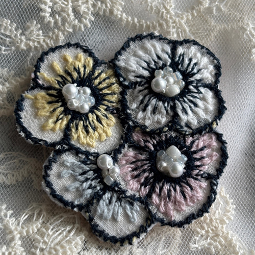 再販＊おはなのブローチ〇ミナペルホネン ブローチ chaki 通販