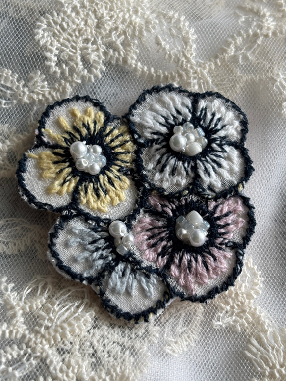 再販＊おはなのブローチ〇ミナペルホネン ブローチ chaki 通販