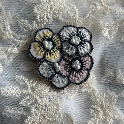 再販＊おはなのブローチ〇ミナペルホネン ブローチ chaki 通販