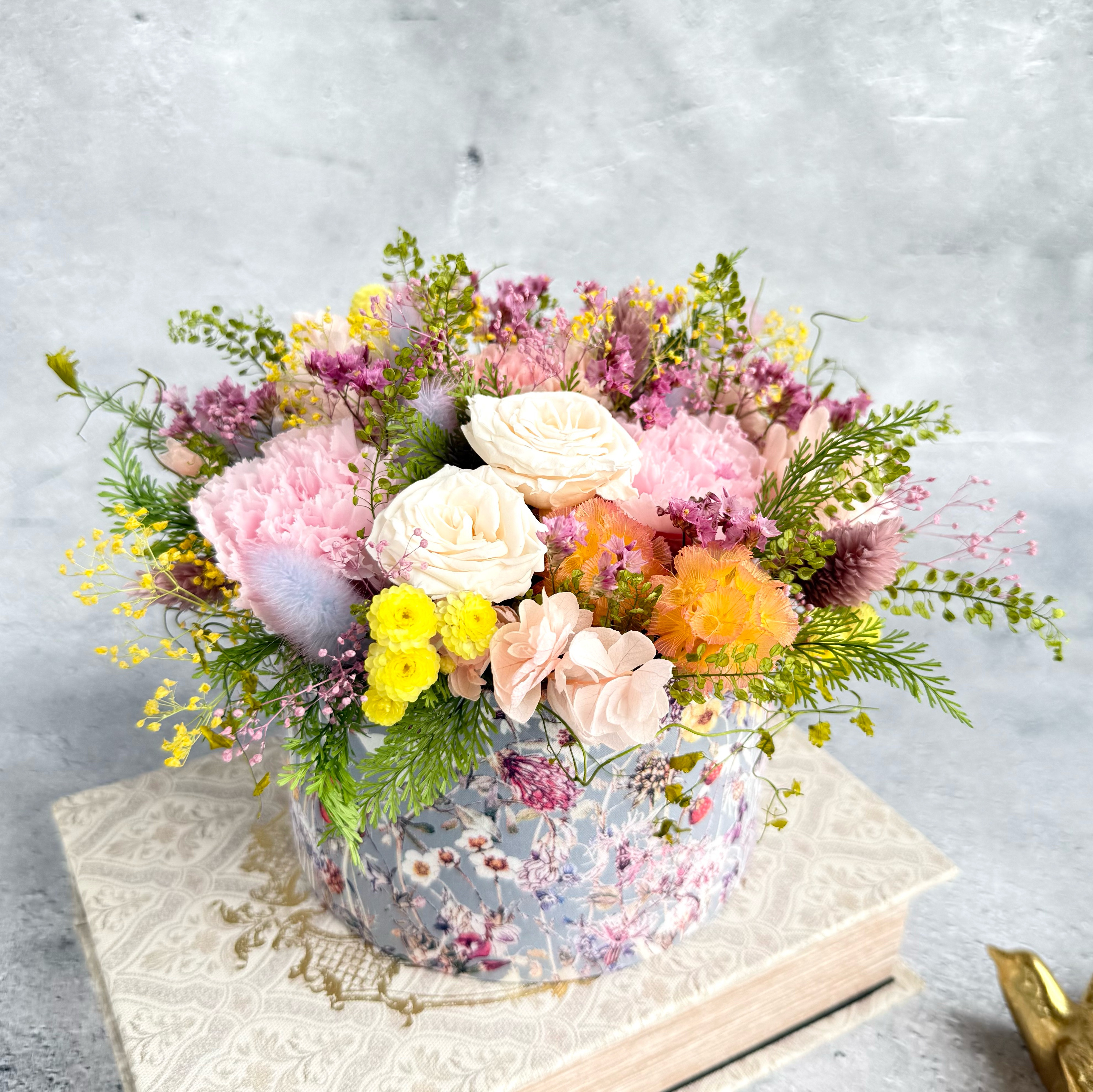 【母の日ギフト】リバティボックスフラワー ローズとカーネーション、小花のガーデンフラワー