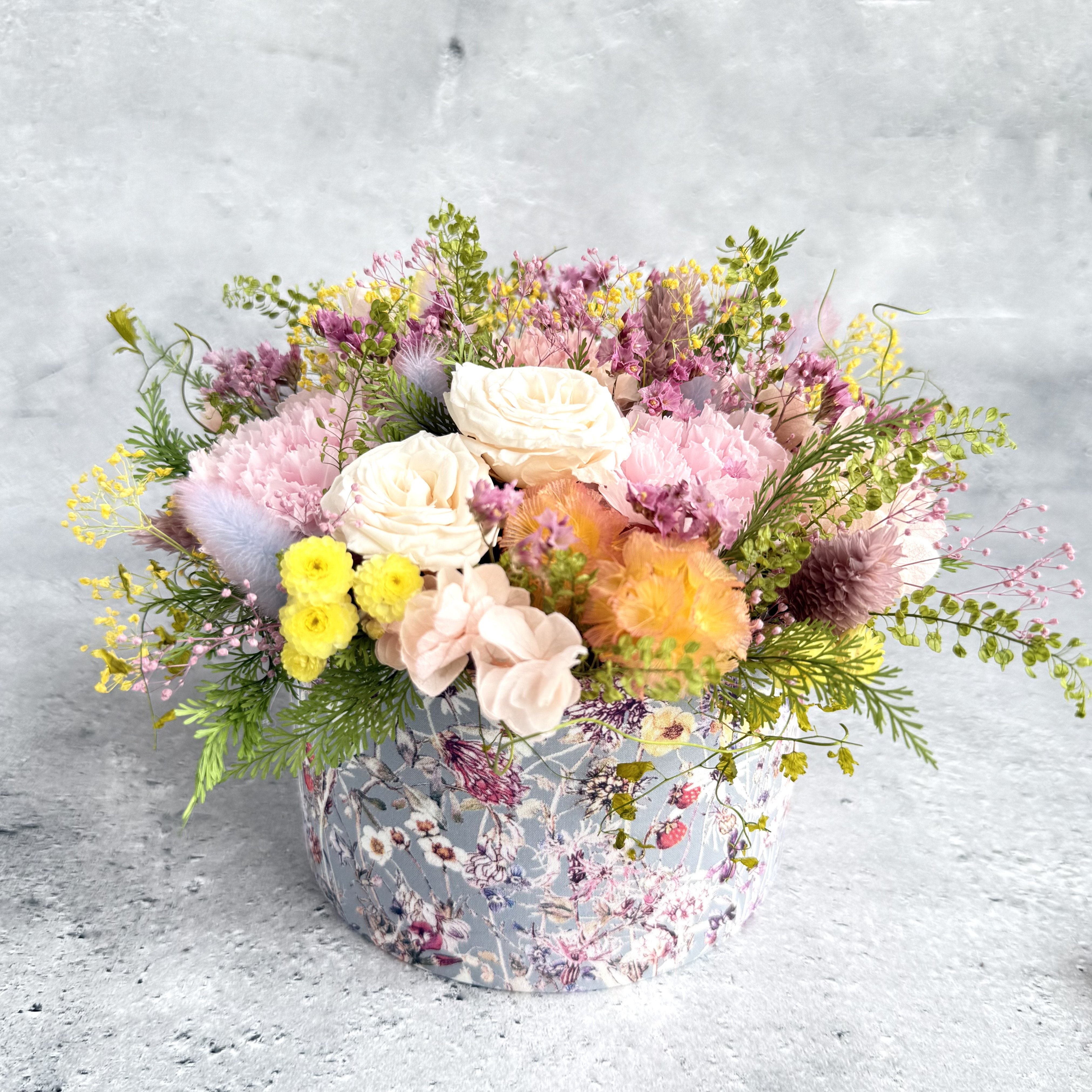 【母の日ギフト】リバティボックスフラワー ローズとカーネーション、小花のガーデンフラワー