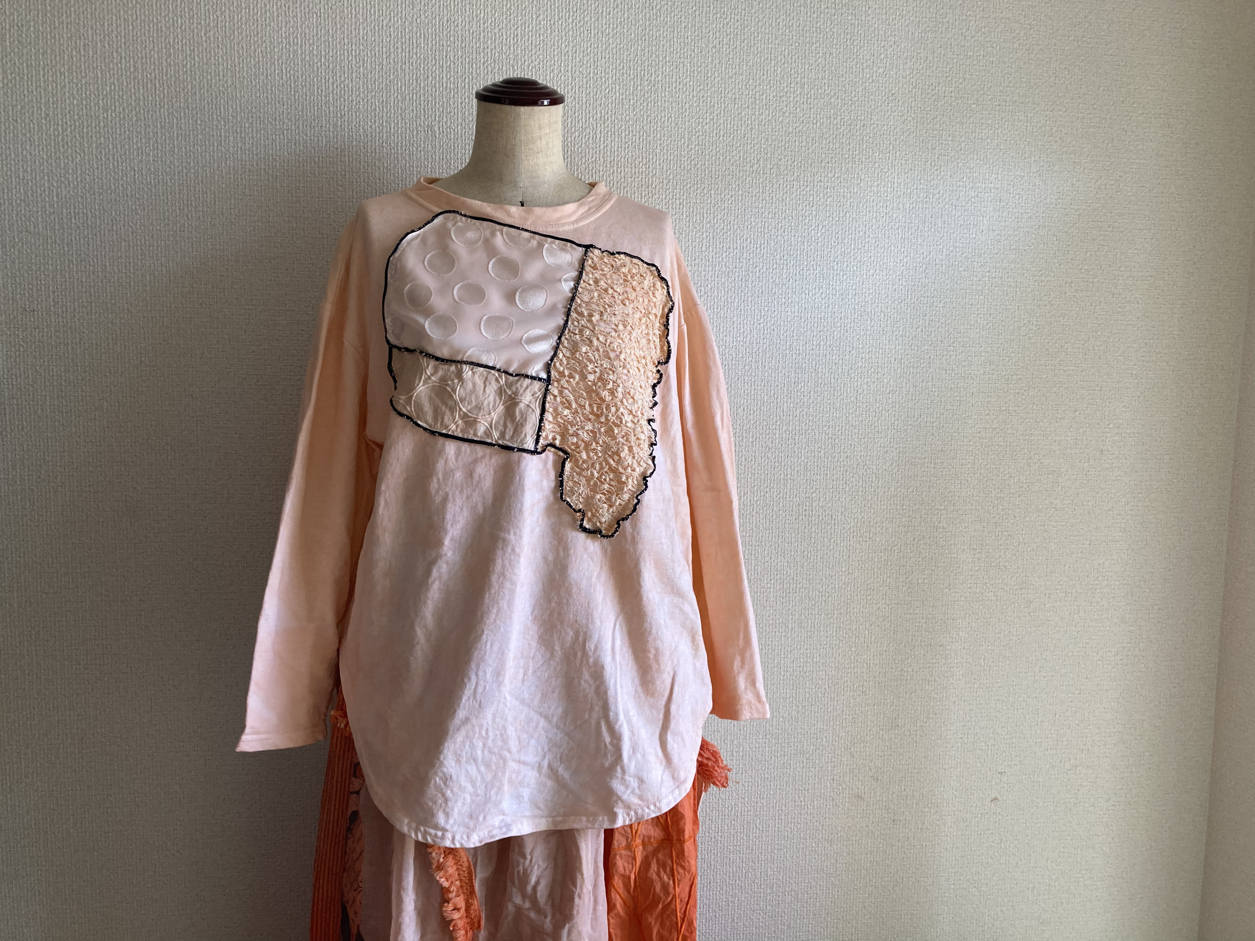 2025-6【淡いオレンジに染めたジャカード×黒ウーリーのパッチワークロンT】