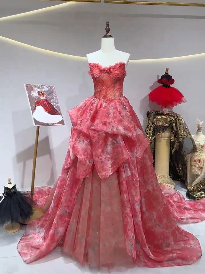 見逃さない　花柄　ローズ色　フラワー　可愛い　パーティードレス　Aライン　痩せて見える　チューブトップ　ラッフルスカート