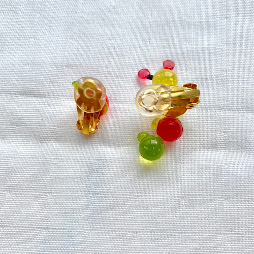 2wayイモムシとリンゴの耳飾り＊イヤーカフクリップ＊ピアス