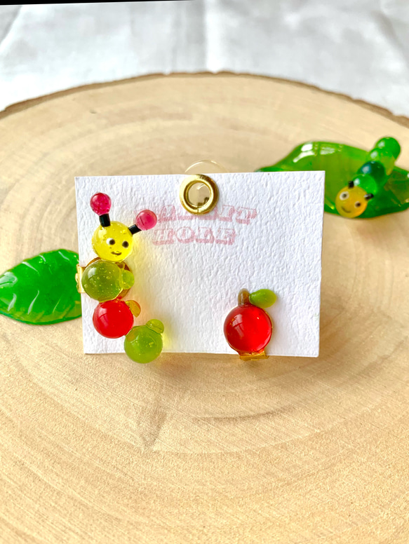 2wayイモムシとリンゴの耳飾り＊イヤーカフクリップ＊ピアス