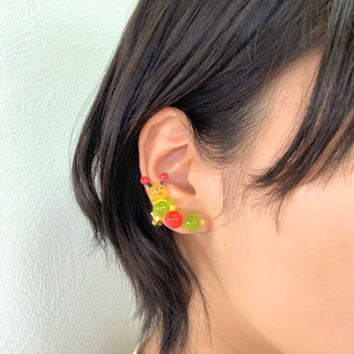 2wayイモムシとリンゴの耳飾り＊イヤーカフクリップ＊ピアス