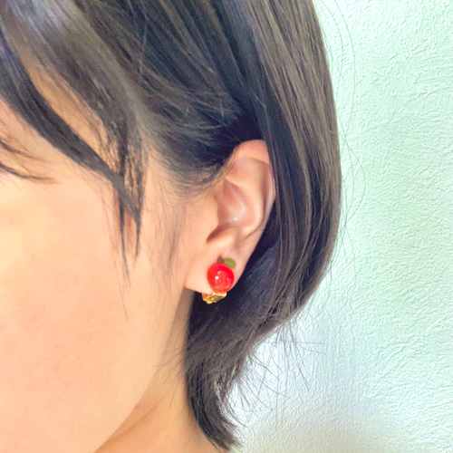 2wayイモムシとリンゴの耳飾り＊イヤーカフクリップ＊ピアス
