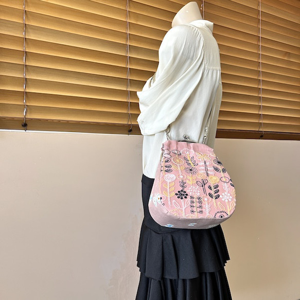 creema限定　minaのhamahahe、ピンクの刺繍、携帯ポーチ、１点もの 7枚目の画像