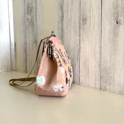 creema限定　minaのhamahahe、ピンクの刺繍、携帯ポーチ、１点もの 2枚目の画像