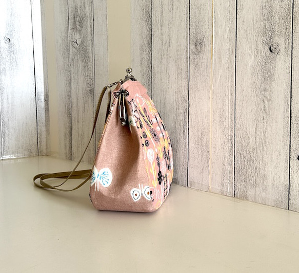 creema限定　minaのhamahahe、ピンクの刺繍、携帯ポーチ、１点もの 2枚目の画像