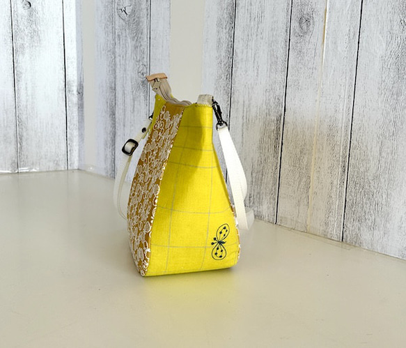 creema限定　ミナペルホネンのcyoucyo、刺繍の蝶、携帯ポーチ、１点もの 2枚目の画像