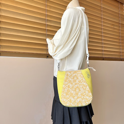 creema限定　ミナペルホネンのcyoucyo、刺繍の蝶、携帯ポーチ、１点もの 8枚目の画像