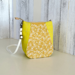 creema限定　ミナペルホネンのcyoucyo、刺繍の蝶、携帯ポーチ、１点もの 1枚目の画像