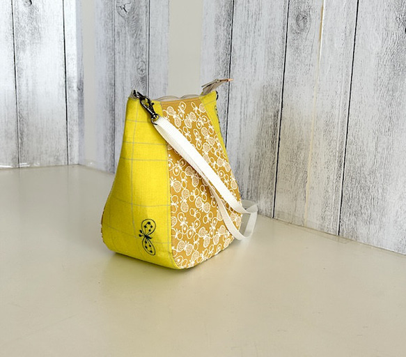creema限定　ミナペルホネンのcyoucyo、刺繍の蝶、携帯ポーチ、１点もの 3枚目の画像
