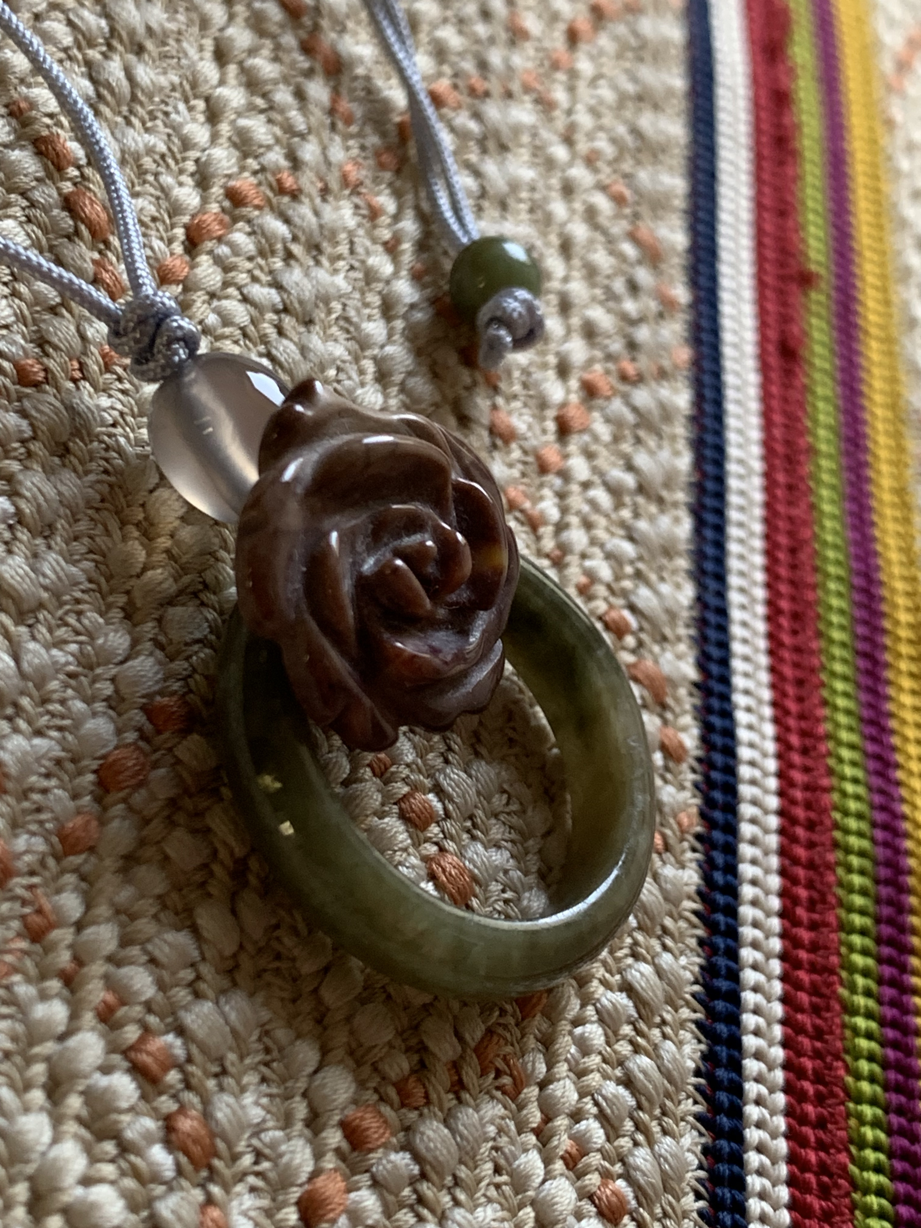 翡翠の飾り物　ネックレスご対応可