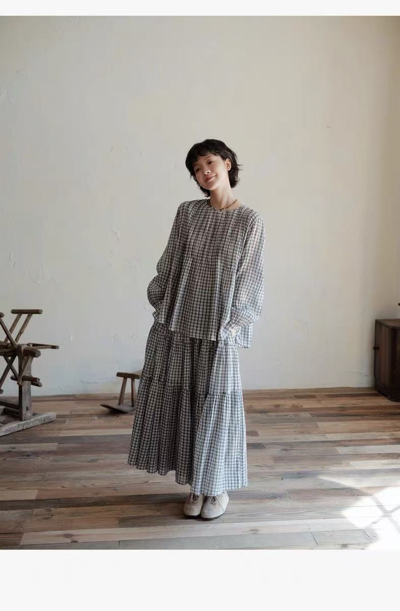 チェック柄ブラウス　長袖ブラウス　ピンタック入りトップス