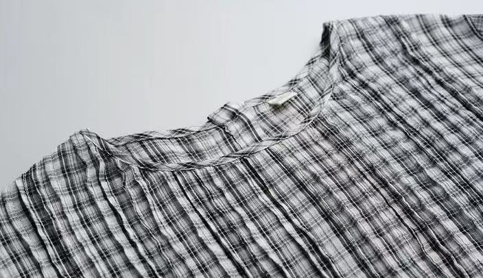 チェック柄ブラウス　長袖ブラウス　ピンタック入りトップス