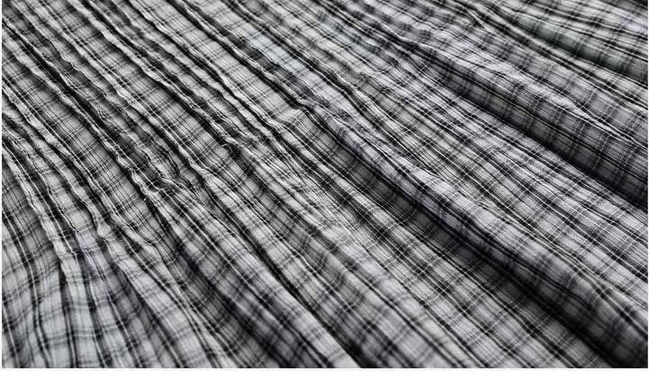 チェック柄ブラウス　長袖ブラウス　ピンタック入りトップス