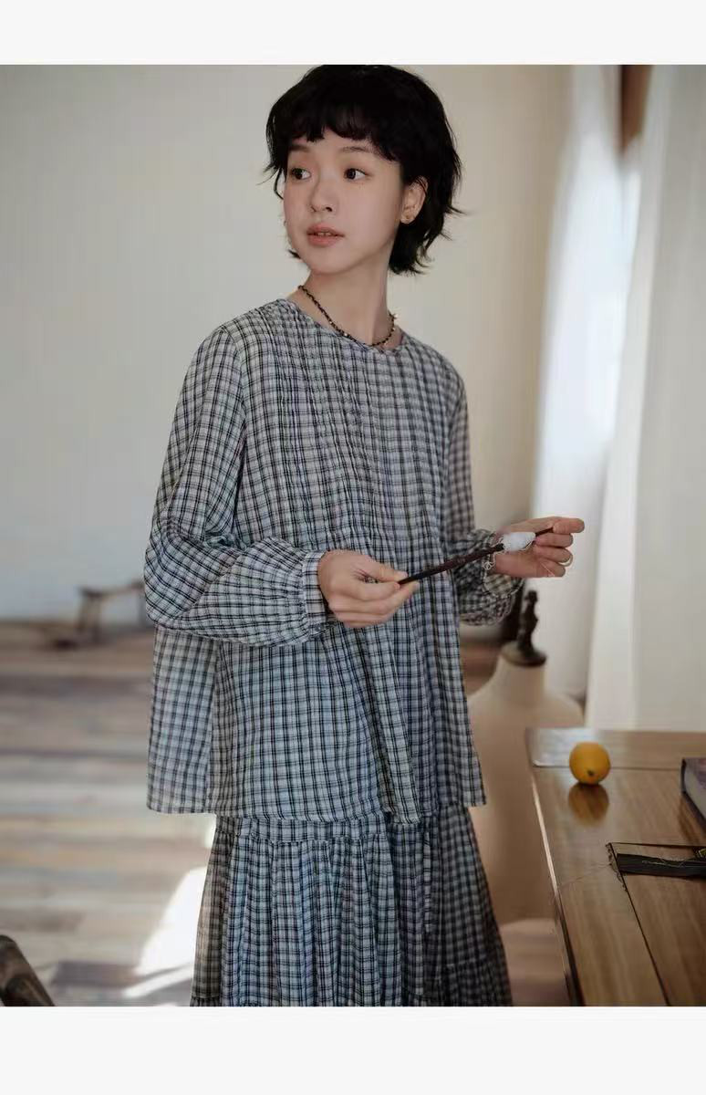 チェック柄ブラウス　長袖ブラウス　ピンタック入りトップス