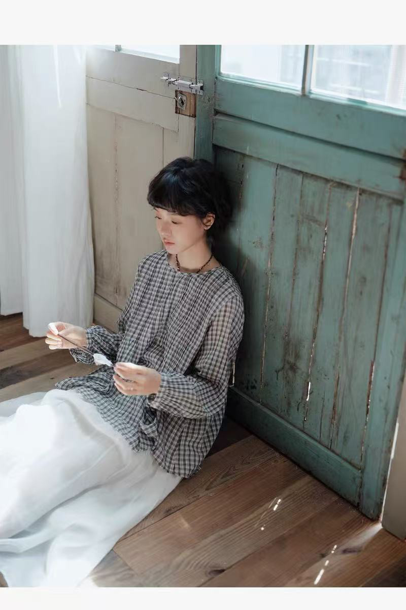 チェック柄ブラウス　長袖ブラウス　ピンタック入りトップス