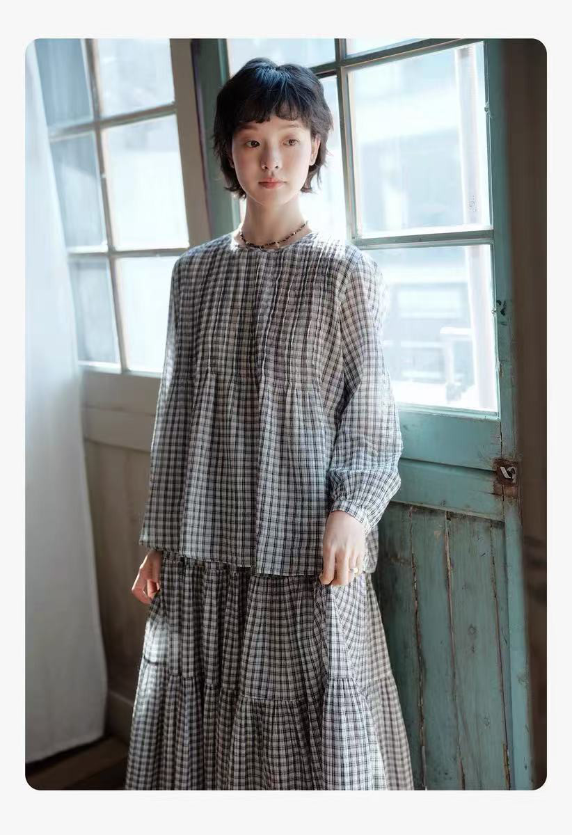 チェック柄ブラウス　長袖ブラウス　ピンタック入りトップス