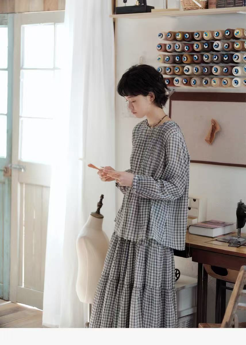 チェック柄ブラウス　長袖ブラウス　ピンタック入りトップス