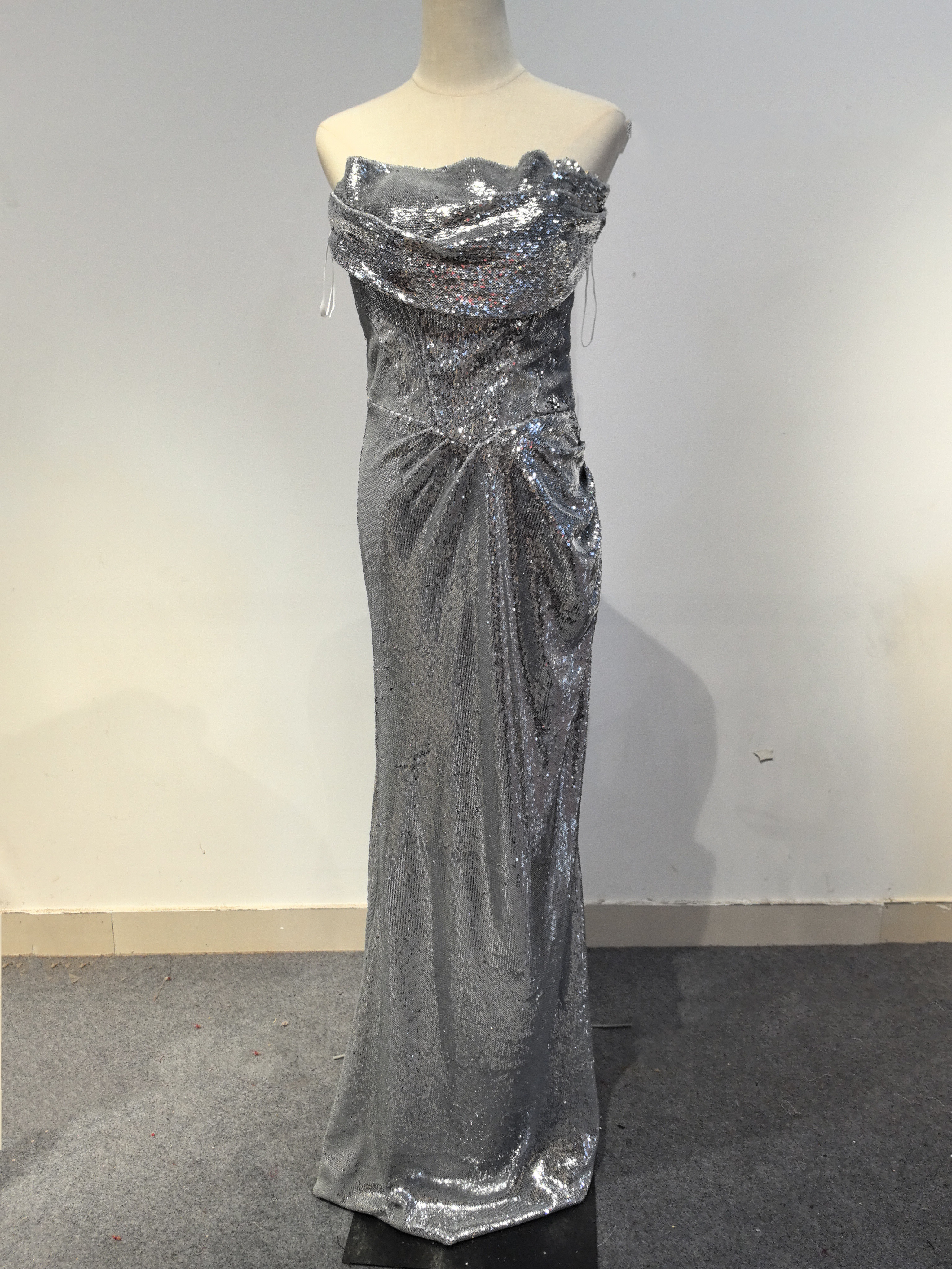 グレー .オーダーメイド可能カラードレス エレガント パールシード 婚約式ライトウェディングドレスパーティデートD75