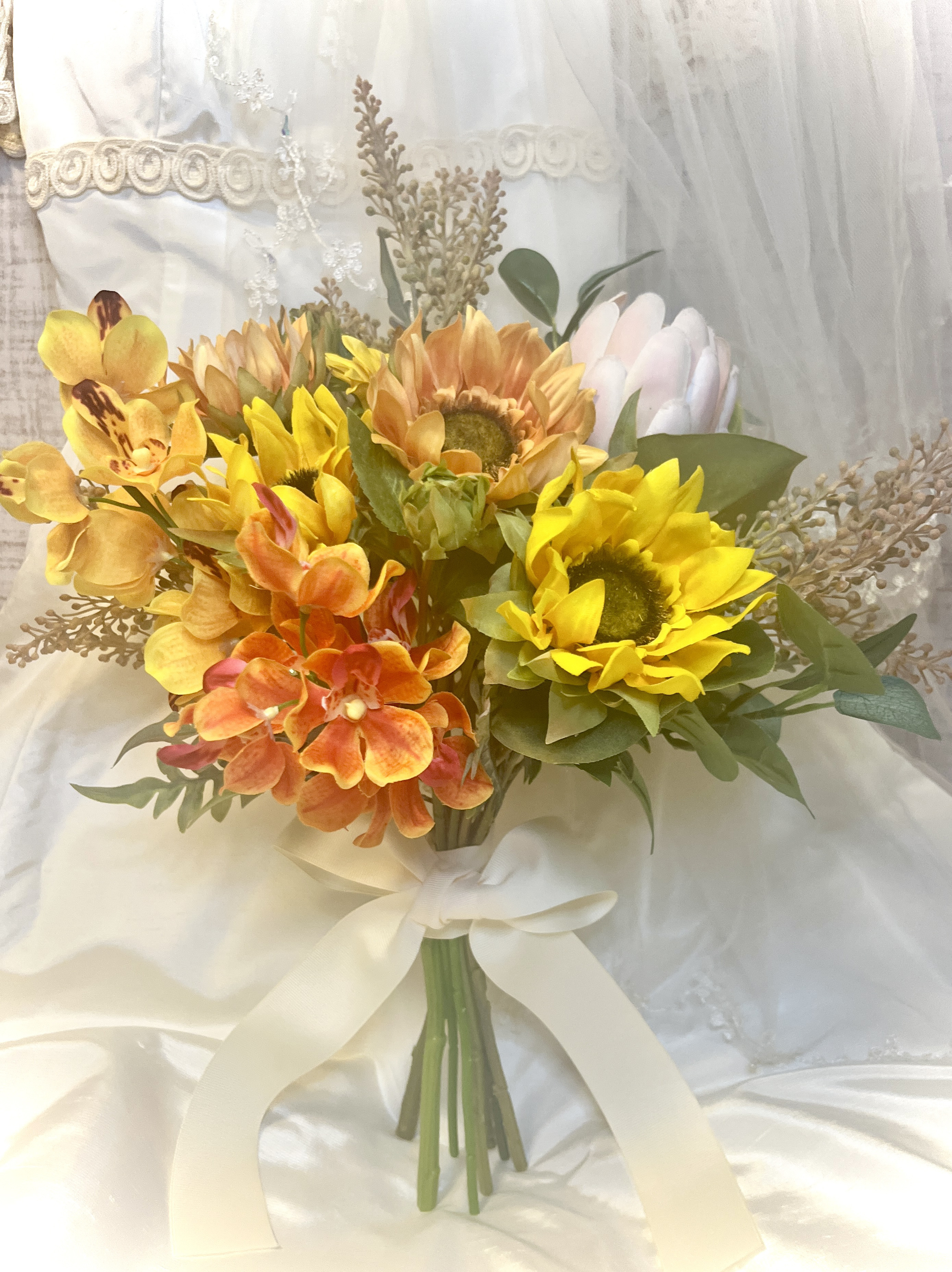 ひまわりクラッチブーケ(ブートニア付) ナチュラル　ウエディングブーケ　フォトウエディング　リゾートウエディング