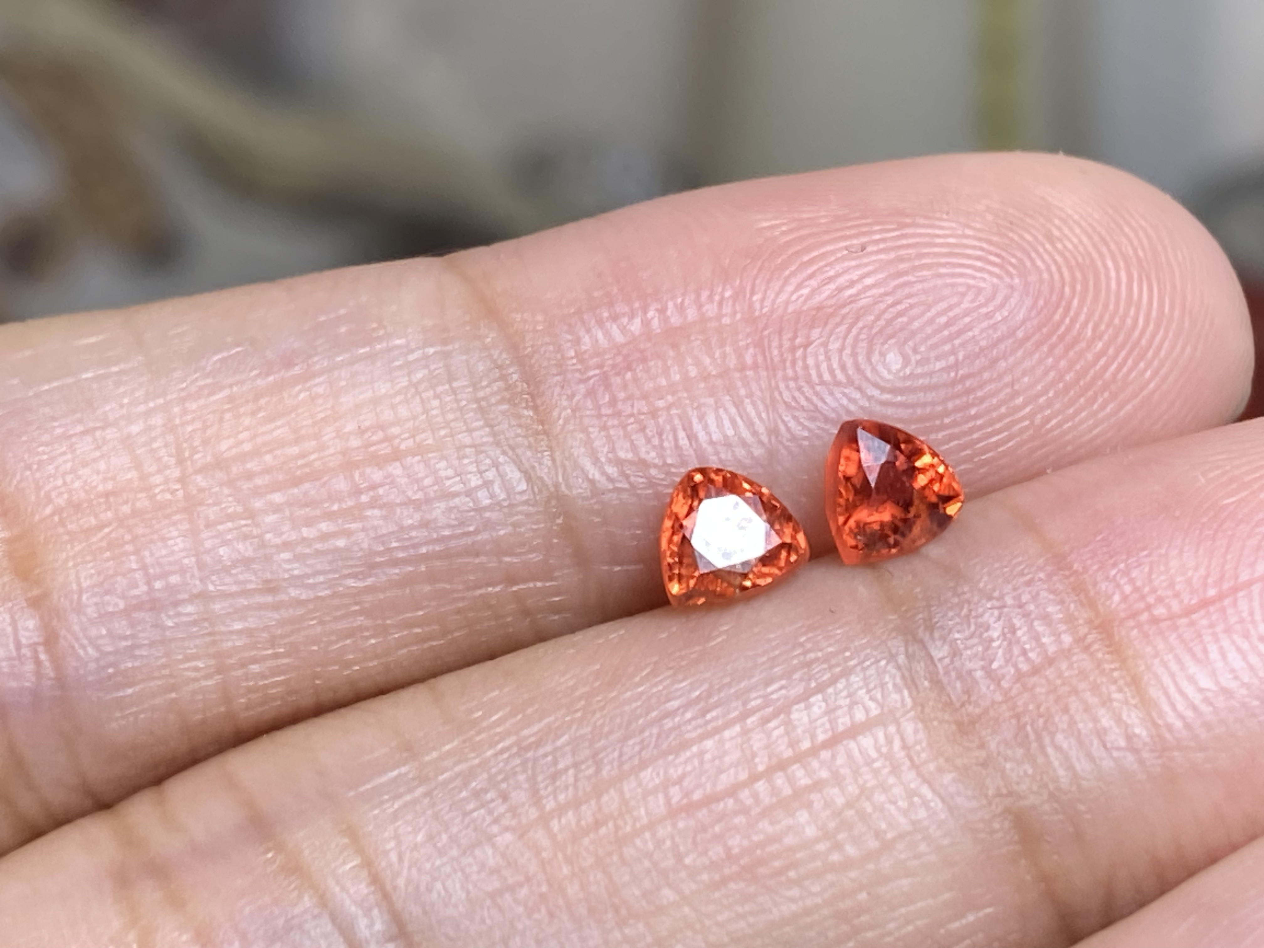 RS10-134 非加熱 鮮やかな金赤色 三角形 スピネル ミャンマー産 ルース
